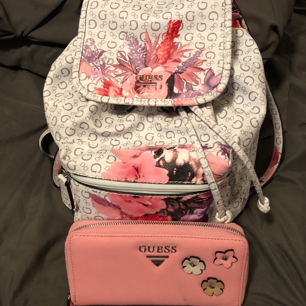 ❤️SOLD❤️ Guess backpack w wallet both